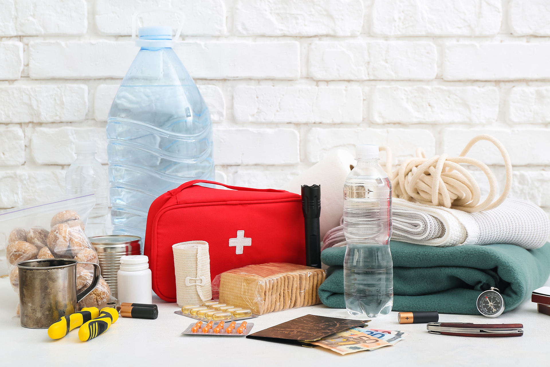 Necessities-for-emergency-bag